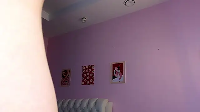 Colette_pretty - pinch my nipples close to cam