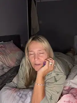 Blondnboujee53 - Flash pussy