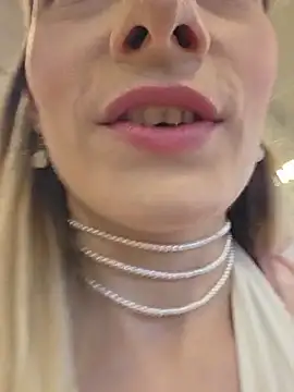 Chloe_StClaire - Flash tits