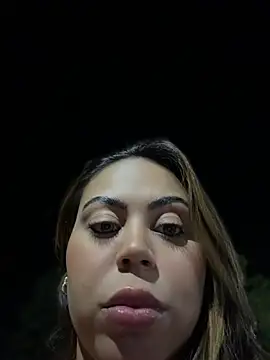 LariiHotWife - Ficar sem calcinha na frente dele 🔥🔥