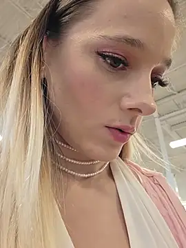 Chloe_StClaire - Flash tits