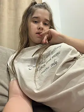 HornyGirlH - SHOW TITS