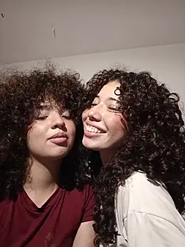 Cutecurly - FLASH PUSSY CREAMY + ZOOM!
