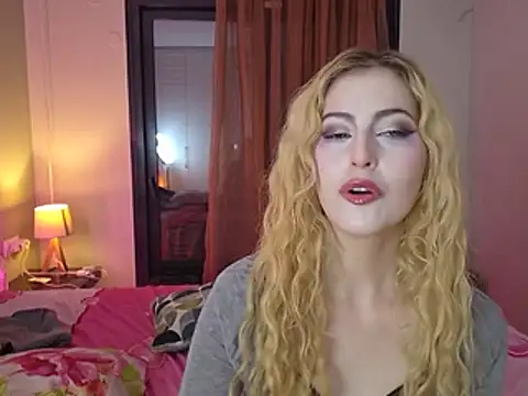 Kiki-wren - large toy in pussy