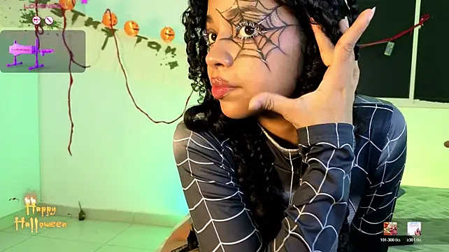 Lucie_petite - I like my costume lu