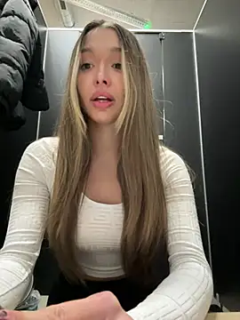 Barbiehumpxxx - Take off my short in boysbathroom