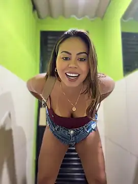 LariiHotWife