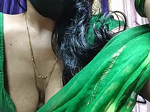 Poojaxxx65 - Bhabhi nude in public & fingering 🔥