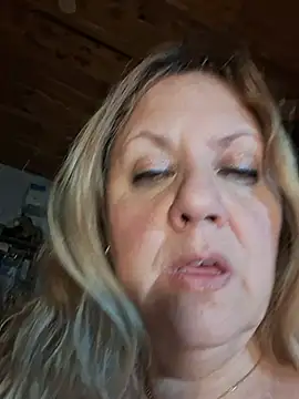 JennyInVegas - SUCK HUGE DILDO-CHUPAR DILDO GIGANTE