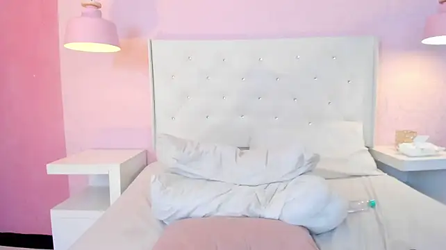 ScarlettBlaair - Toy on tits