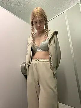 Elsawhere - pants lower BEHIND UBER DRIVER 👀