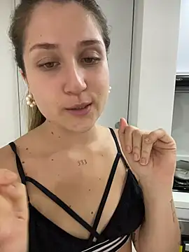 IsabelleMilan - Flash pussy