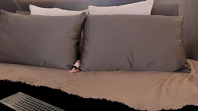 GretaVelvet - Panty off + Spank Pussy
