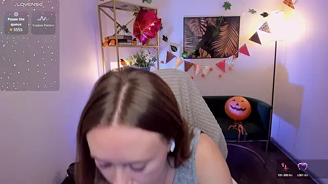 Brooke_lover - rub my pussy lips ;)