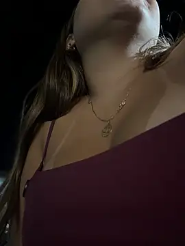 LariiHotWife