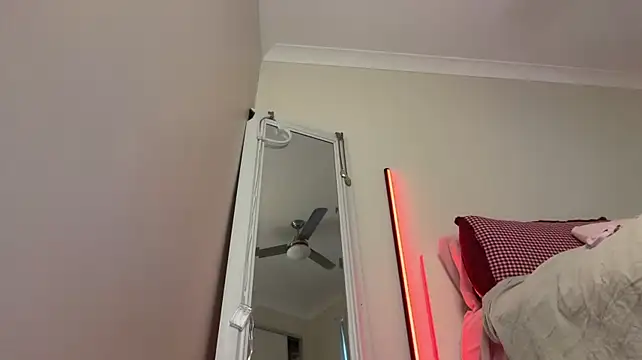 Lillyfaithh - booty shorts tease