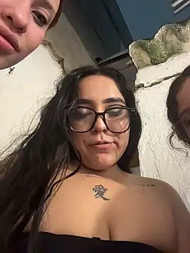 KatlynRous - My two friends punish me