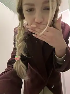 Elsawhere - play with panties😍lower to clit👀