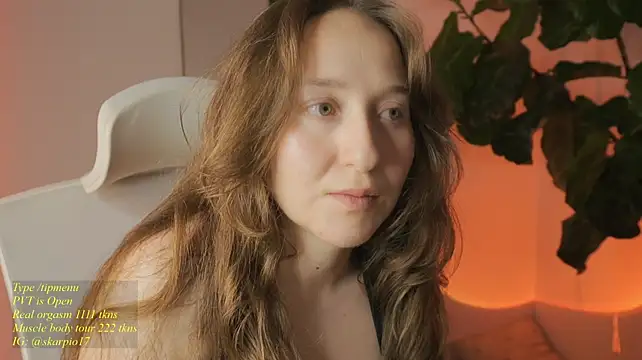 Scarlett_NoirMuse - Oil on my body