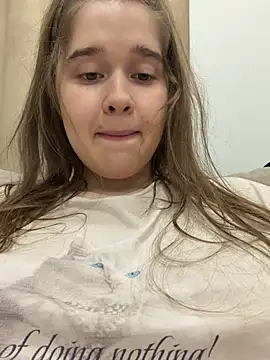 HornyGirlH - SHOW TITS