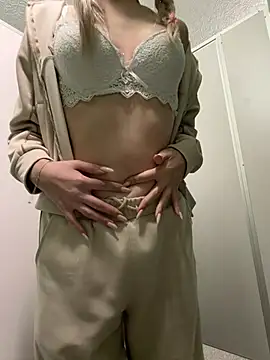 Elsawhere - off pants in public toilet🚽😱
