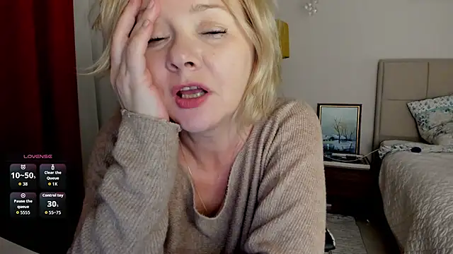 Colette__1977 - Shhh... I'm not alone.
