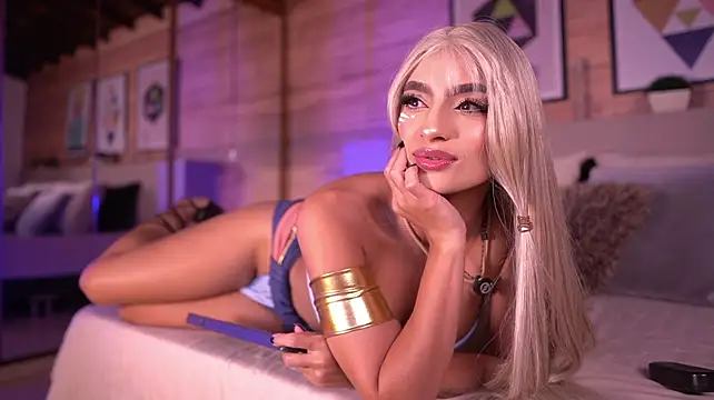 IzzyWild - Tease pussy close up🧁