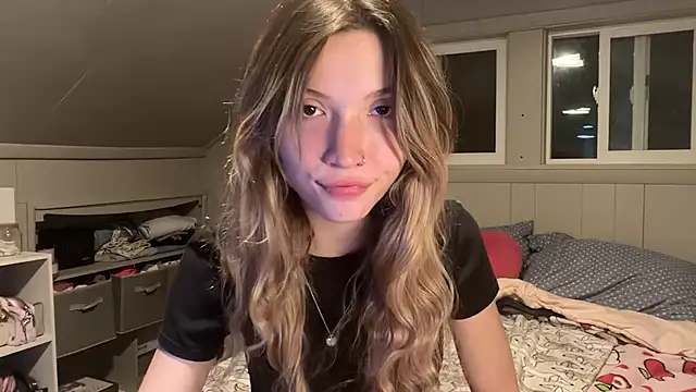 Kaialuvv - Strip to lingerie