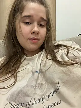 HornyGirlH - SHOW TITS