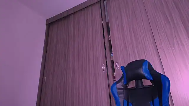 Dreamsussi - dildo in pussy