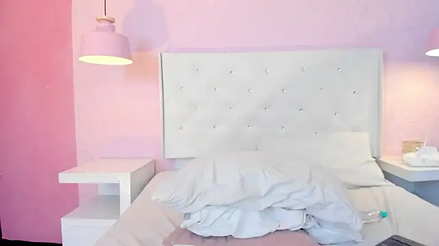 ScarlettBlaair - Toy on tits