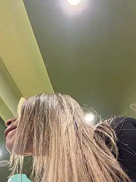 Mia_Rosee1 - Show squirt in bathroom mall💦💦💦