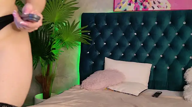 GoldenBombshell - Big Cum