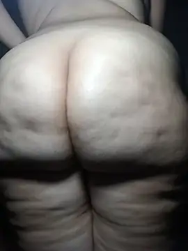 Marialae2735 - Open ass in 4 with both hands
