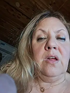 JennyInVegas - SUCK HUGE DILDO-CHUPAR DILDO GIGANTE