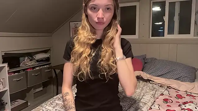 Kaialuvv - Strip to lingerie