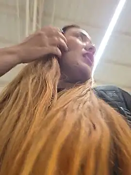 Blushing_Katy - Show tits in mall :)