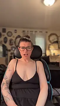 LadyLena1 - Get naked and get in the shower