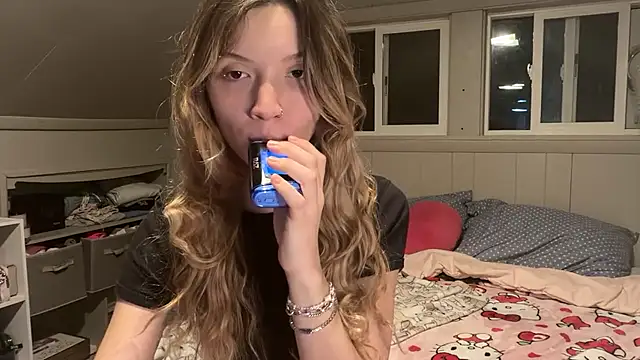 Kaialuvv - Strip to lingerie