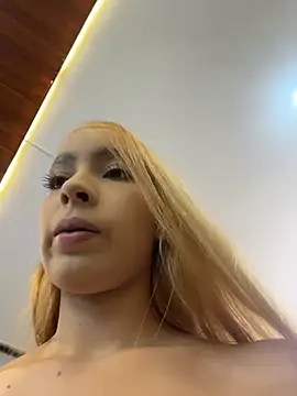 Isabella-gaviria - THREE FINGERS UNDER THE TABLE + CREAM 🥵