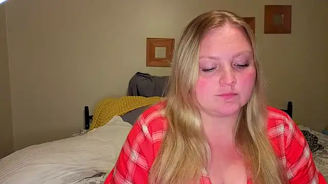 Phatassblonde - play with pussy in public