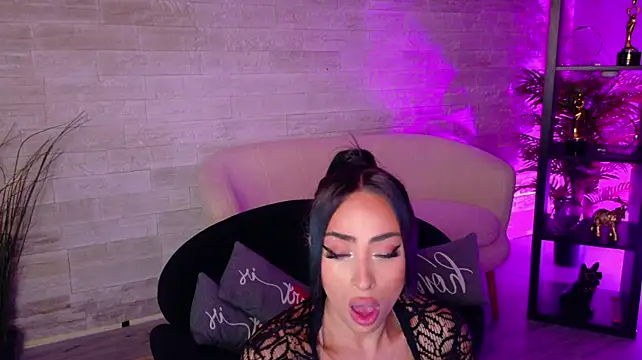 Cupcake_Izzy - Put a finger in my ass 😈🍑
