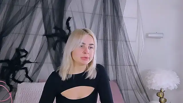 EmmiLive - show ass