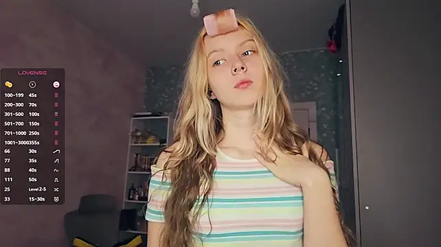 MarissaMcclary - Squeeze my boobs close to cam