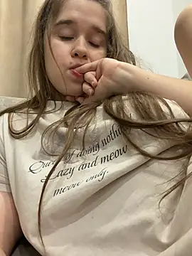 HornyGirlH - SHOW PUSSY