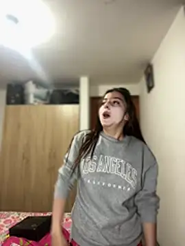 Cloew_Marz - Show boobs