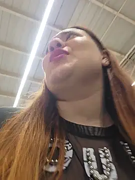 Blushing_Katy - Show tits in mall :)