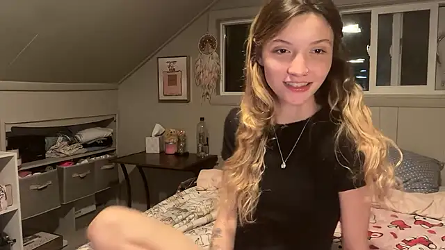 Kaialuvv - Strip to lingerie