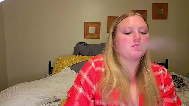 Phatassblonde - play with pussy in public