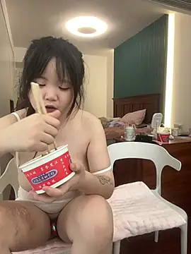 Xinxin1001 - 脱光10分钟 随大哥们指定动作